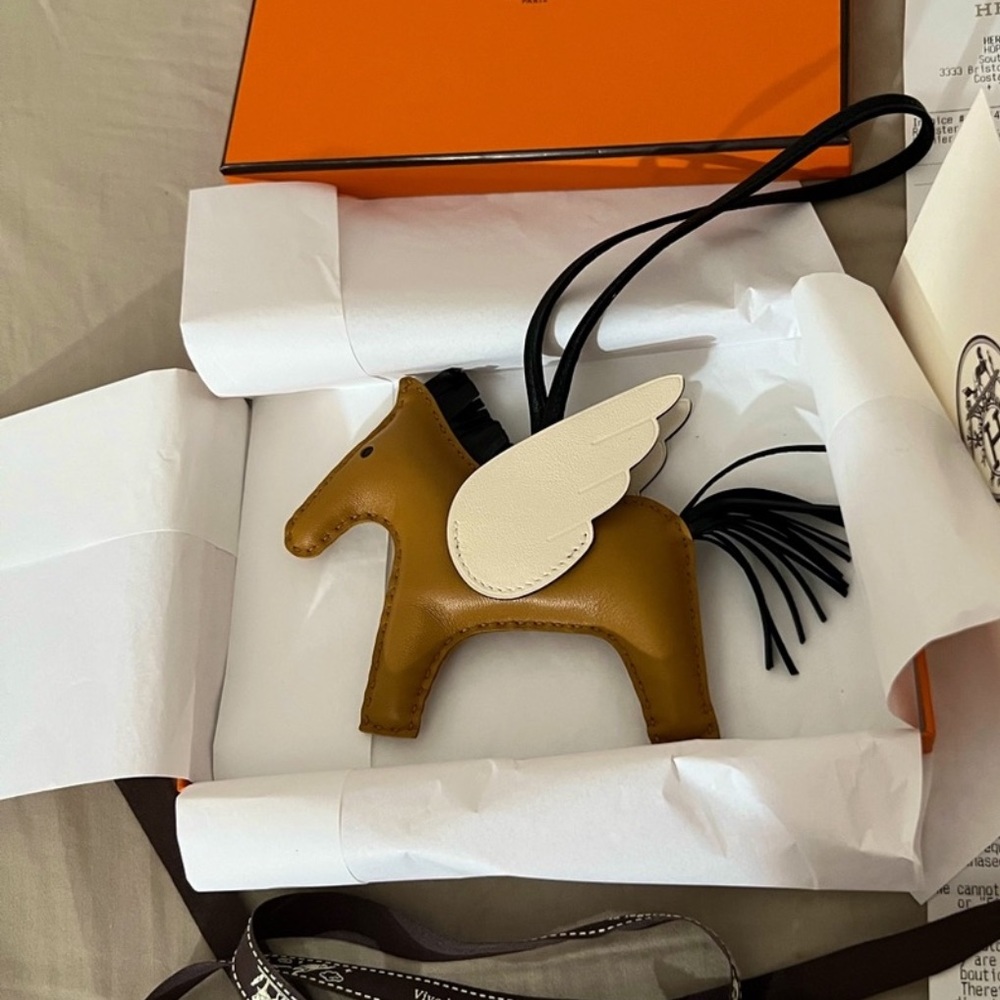 NEW in box. MM Size Hermes Rodeo Pegasus in Sesame/Noir/Nata - Picture 2 of 9